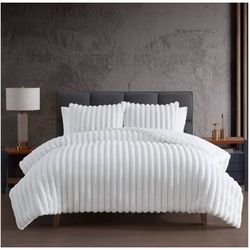 Hallmark Collectibles 3 PCS Embry Ivory Channel Faux Fur King Comforter Set - Retail $100