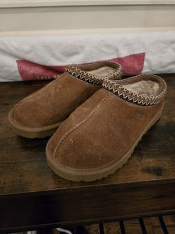 UGG Slippers, Size 8