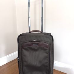 NEW Johnston & Murphy luxury expandable wheeled luggage. Leather &Nylon Retail $445.00