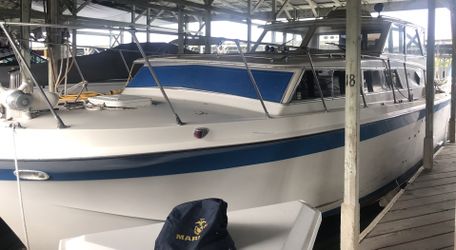 36 Ft Uniflite Cruiser