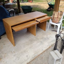Oak desk in great condition 