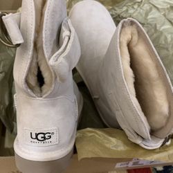 BRAND NEW UGG BOOTS
 Remora 1012029 Snow Ivory boots for women size 7