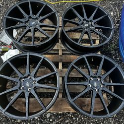 Savini di Forza Gloss Black BM14 Wheel 22x9 5x115 15mm