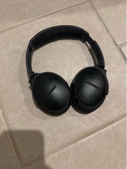 Bose QC35ii headphones with charging cable