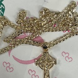 14k premium gold plated Cross pendant and Cuban necklace ✨✨✨