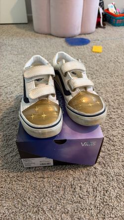 K pop demon hunters golden shoes