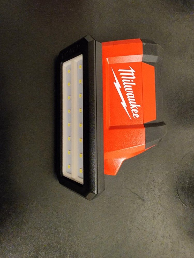 Milwaukee M12  Flood Light With USB Charger 