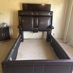HEADBOARD W/ BT SPEAKERS AND CUP HOLDERS