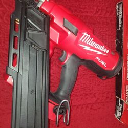 MILWAKEE M18 BRUSHLESS FUEL 30⁰FRAMING NAILER TOOL ONLY NEW 
