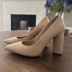 Women’s Size 8 Gianni Bini Tan Suede Closed Toe Pumps  Heels