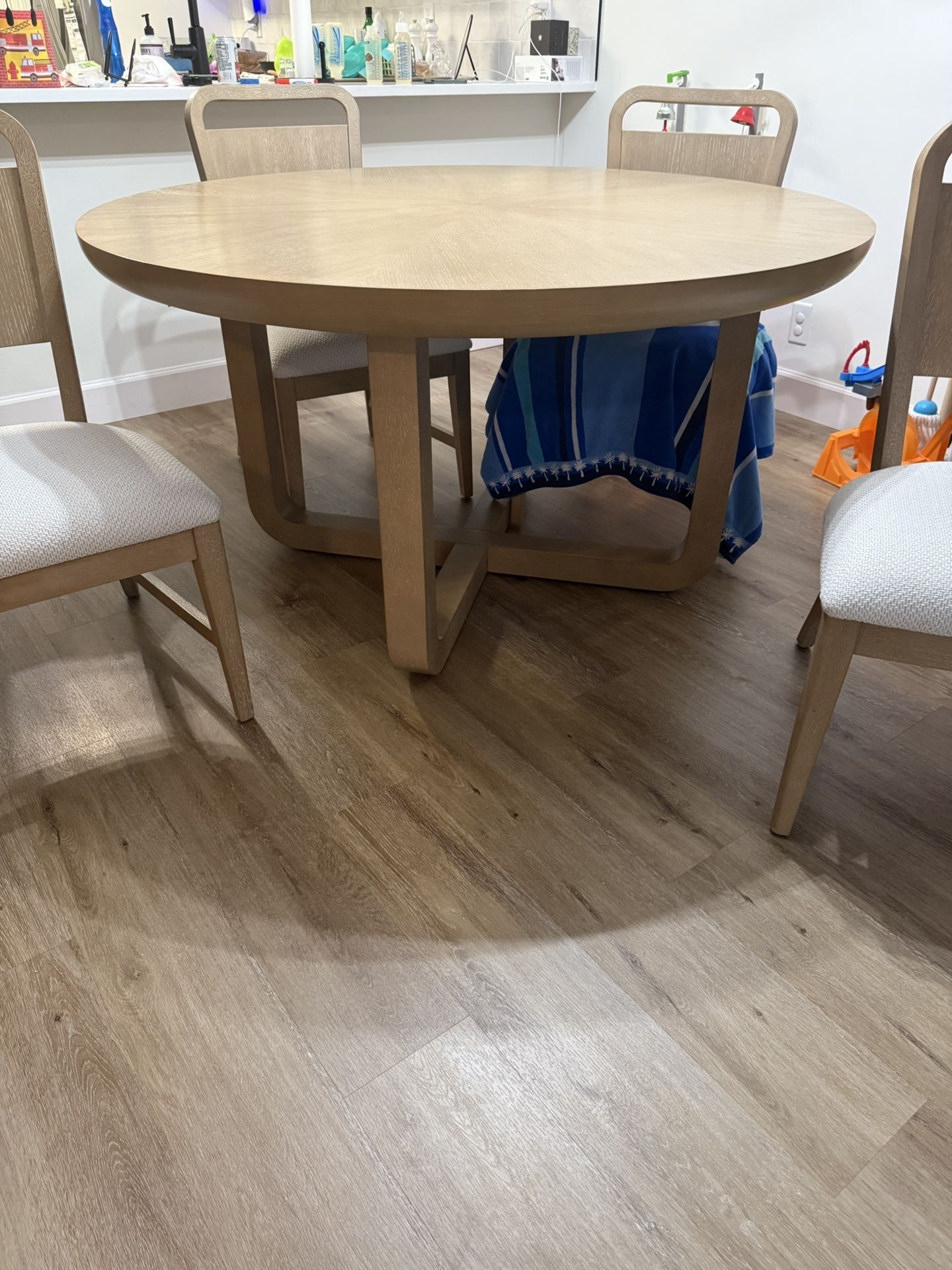Round Dining Table And 4 Chairs