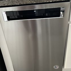 Stainless Steel Dishwasher – Excellent Condition