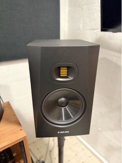 ADAM Audio T8V 8" Powered Studio Monitor