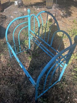 Old Metal Love Seat