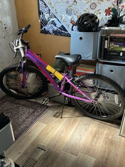 Bike w/ helmet and lock