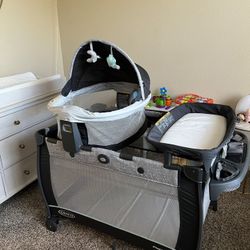 Graco Pack And Play With Bassinet And Changing Table