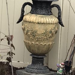 Plastic Vase Plant Holder with 1 Decorative Shelf for Backyard. Frontyard. And the balcony, black and gold.