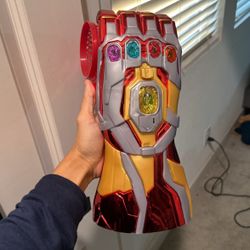 Disneyland Avengers Gauntlet 