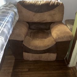 BROWN RECLINER CHAIR