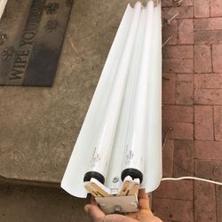 Lithonia Lighting fluorescent Luminaire With 2 Bulbs