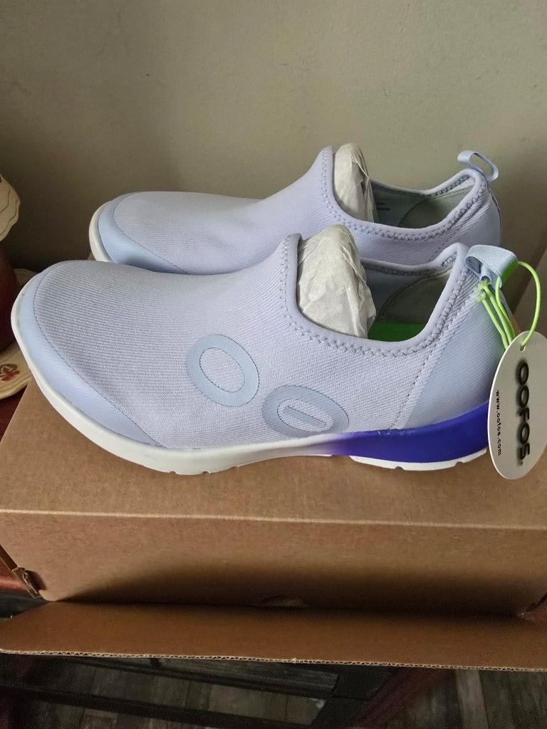 Oofos Women Size 8.5