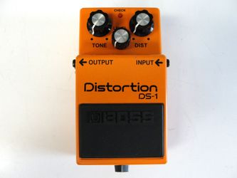 BOSS DISTORTION PEDAL