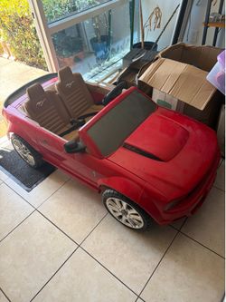 Fisher-Price Power Wheels 12-Volt Ford Mustang ride-on toy car