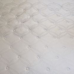 Sealy 12 inch Kin,g Mat,tress, EuroTop, hybrid, soft type.