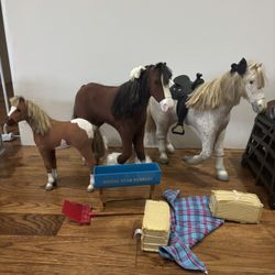 3 American girl doll horses and an american girl stable set!