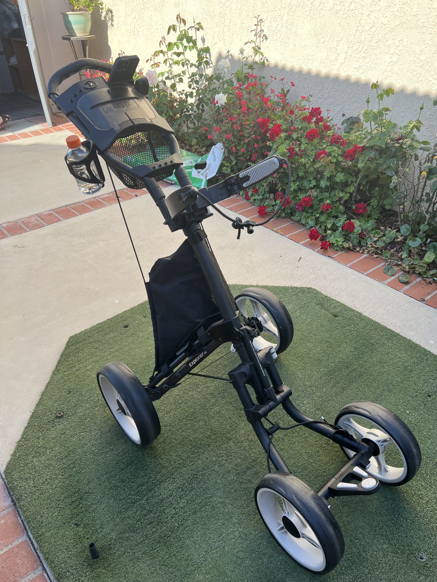 Golf push cart (Caddy Tek//4Wheels,phone holder,Cup holder,use only less than 5 times like new condition)