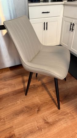 (Free) x4 dining chairs