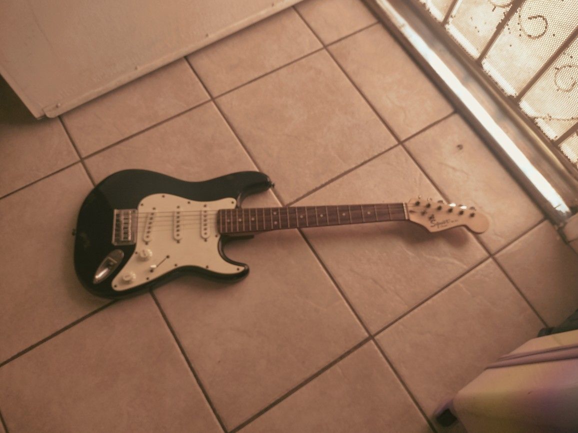 Squier Mini Stratocaster Electric Guitar