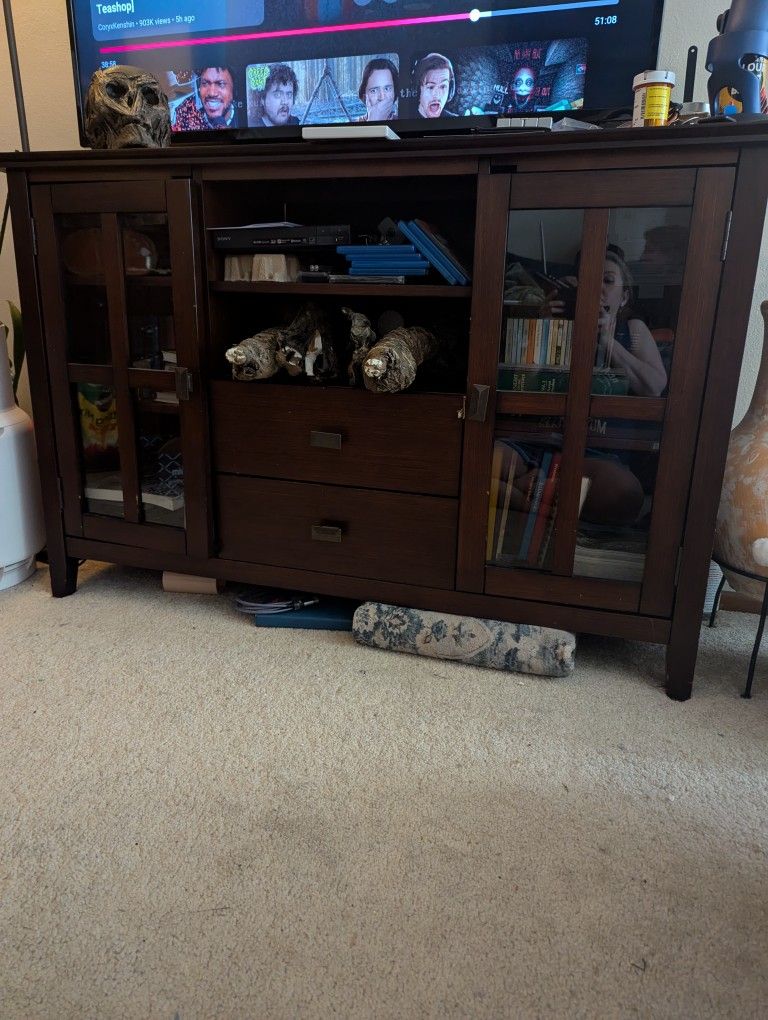 Good Condition TV Table/Cabinet 30$