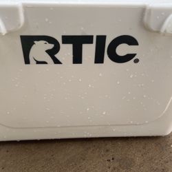 RTIC 20qt white 100$