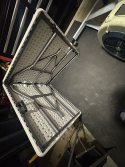 Folding table