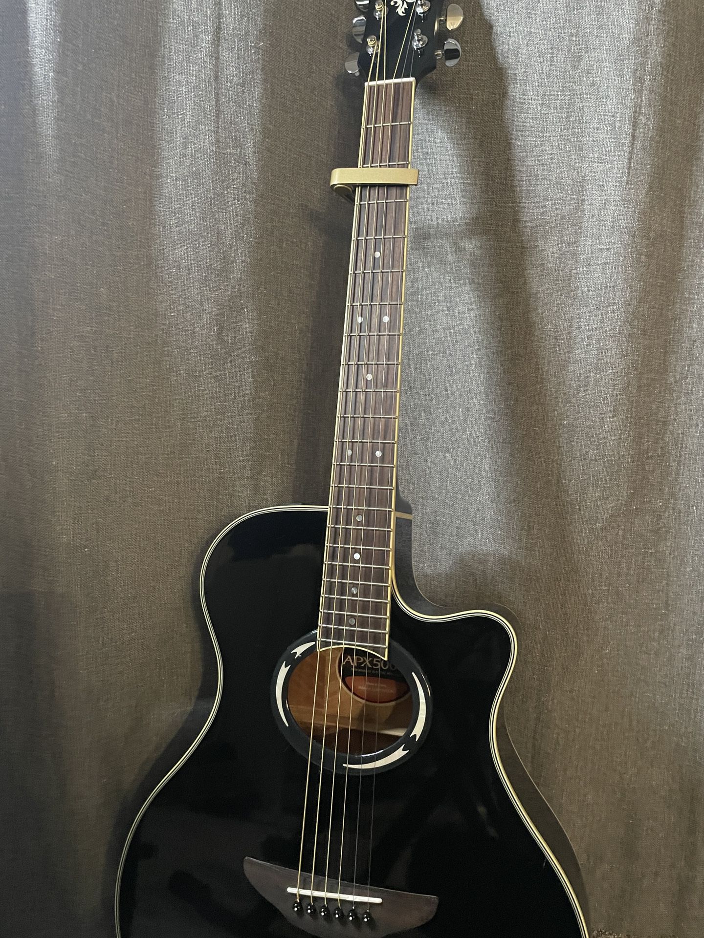 Yamaha Accoustic Electric Guitar APX500III
