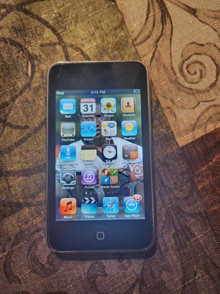Apple iPod Touch 3rd Gen 64 GB Silver A1318 MC011LL