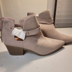 Boots/shoes/Justfab