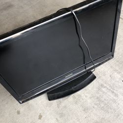 Sylvania  HDTV 32” With DVD Player & Stand 