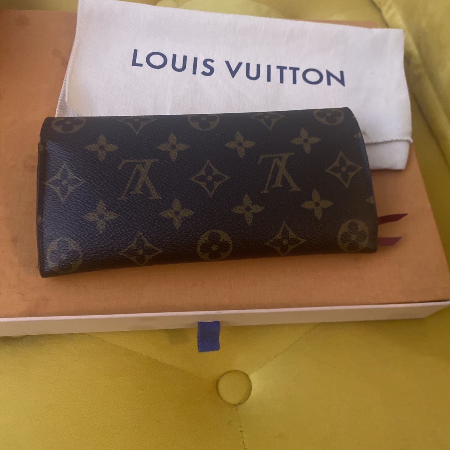 Louis Vuitton Women Wallet for Sale in Ames, IA - OfferUp