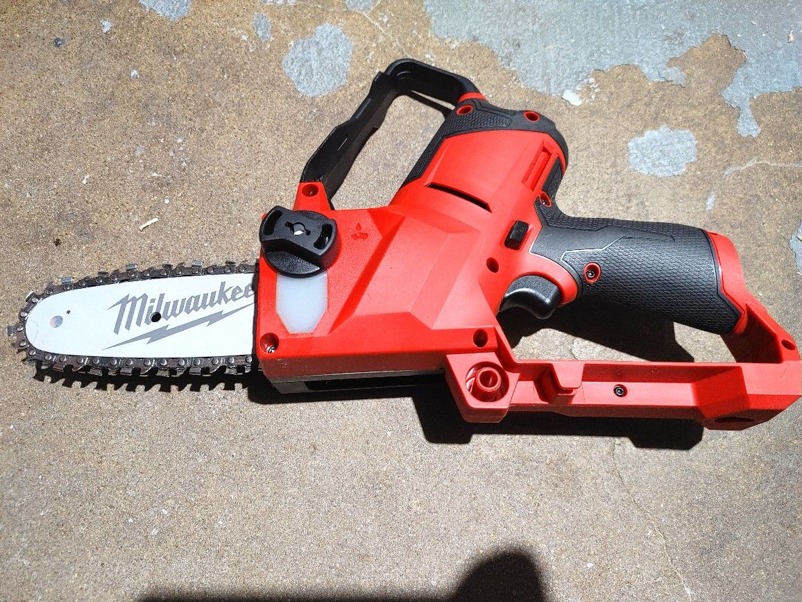 Milwaukee M12 6" Hatchet