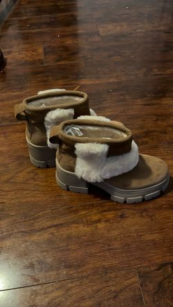 Shearling Ankle Boots with Lug Sole it woman size 6