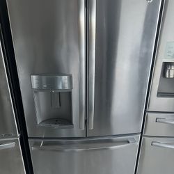 GE Refrigerator Working Great 