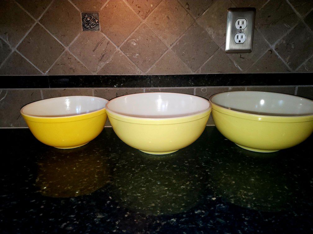 Vintage 1940s Mid Century Yellow Pyrex Mixing Bowl Lot