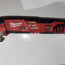 Milwaukee M12 Multi Tool 