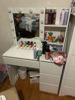 Girls vanity