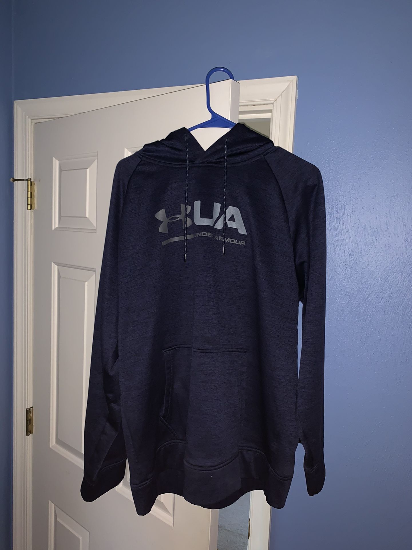 Under armour sweatshirt