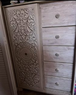 Doorchest