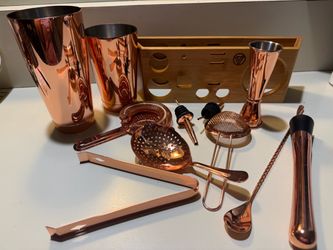 Cocktail shaker set