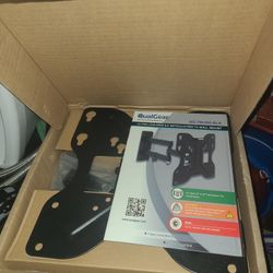  ARTICULATING TV WALL MOUNT 